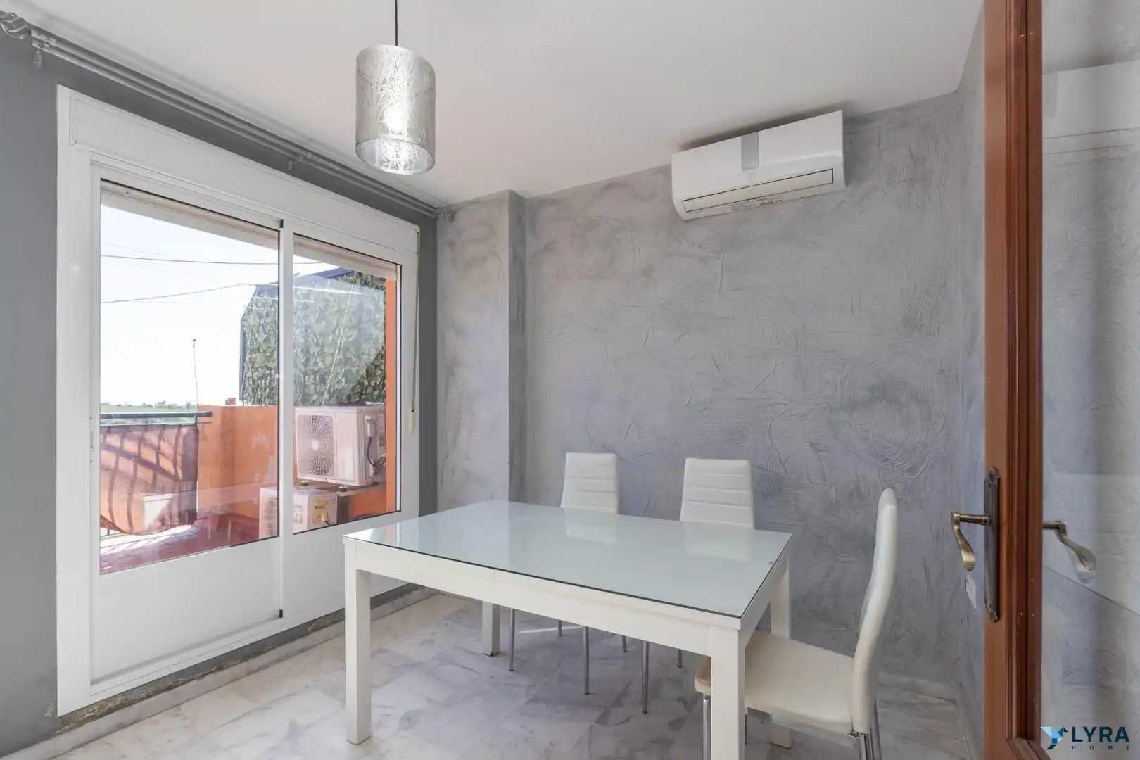 Comedor de Dúplex en venta en Pilas con Terraza