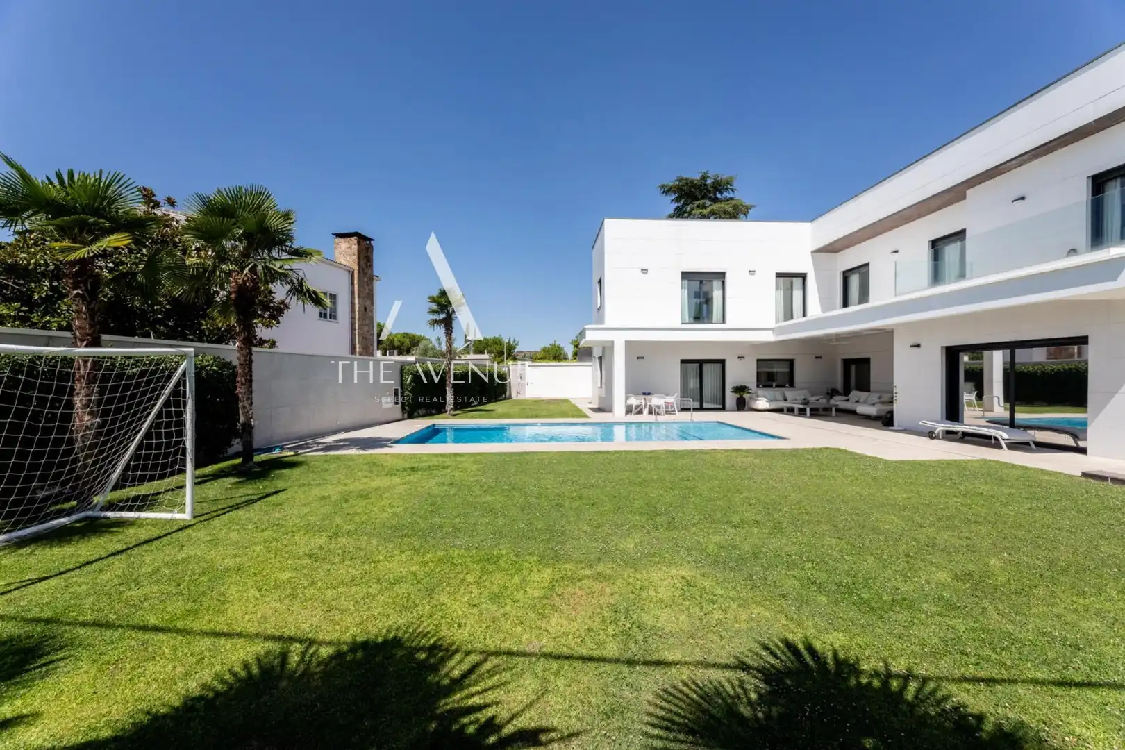 Vista exterior de Casa o xalet en venda en Las Rozas de Madrid amb Aire condicionat, Calefacció i Jardí privat