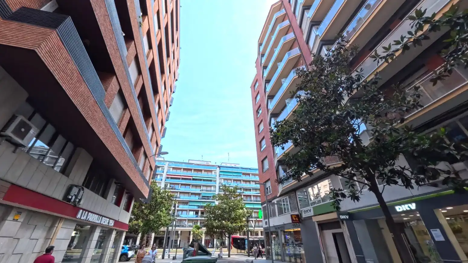 Außenansicht von Wohnung zum Verkauf in  Logroño mit Heizung, Parkett und Terrasse