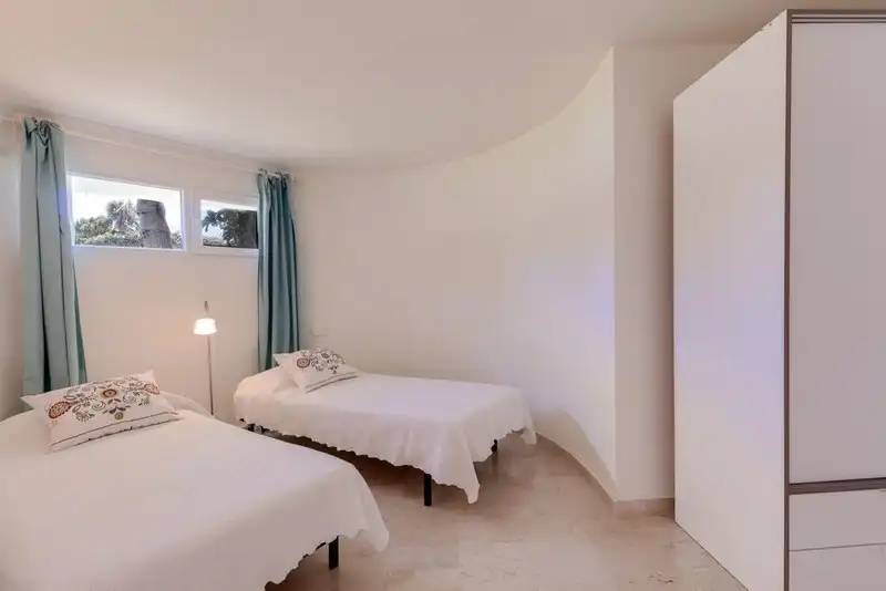 Dormitori de Casa o xalet de lloguer en Marbella amb Aire condicionat, Jardí privat i Terrassa