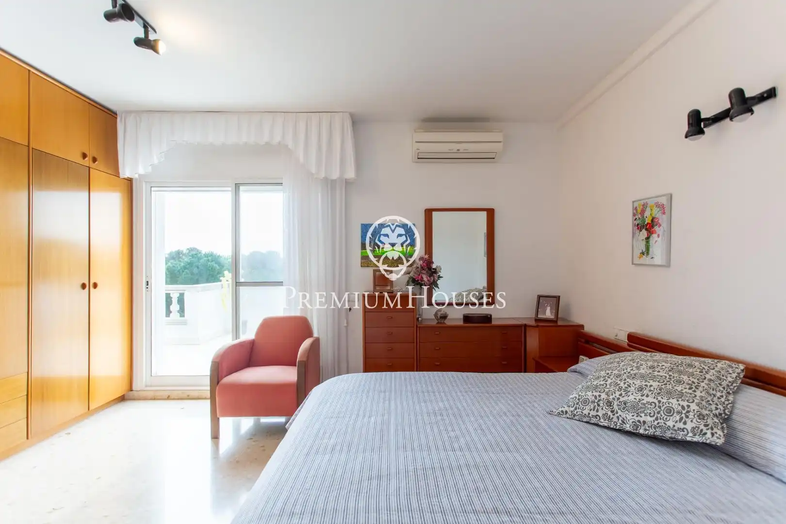 Habitación de Casa o chalet en venta en Badalona con Aire acondicionado, Calefacción y Jardín privado