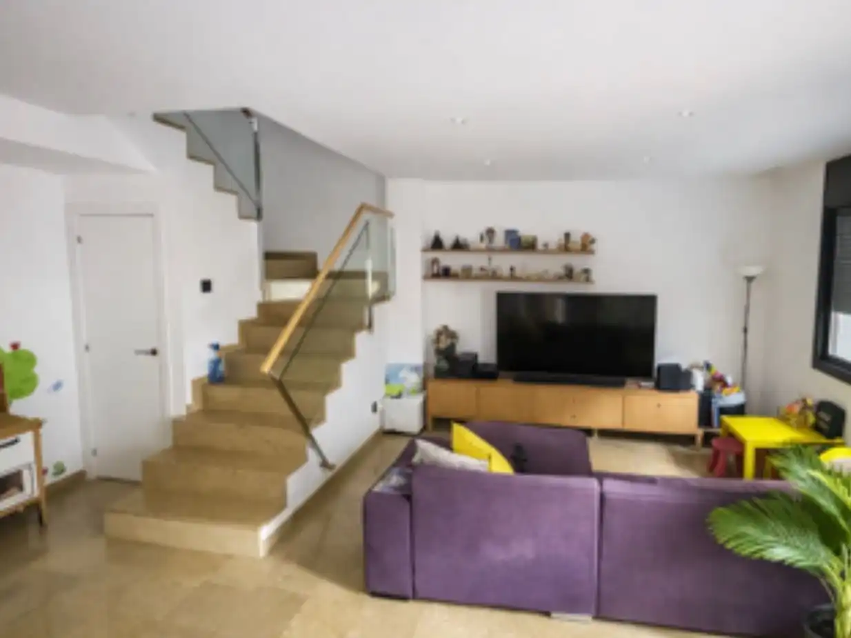 Casa aparellada amb piscina en venda a Mossen Cinto Verdaguer 10, imagen 5