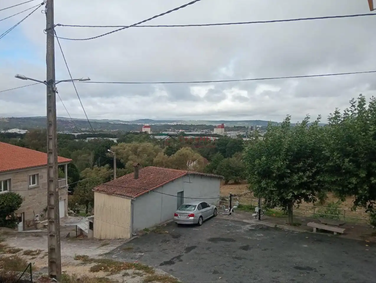 Einfamilien-Reihenhaus zur Miete in San Cibrao das Viñas mit Heizung und Balkon