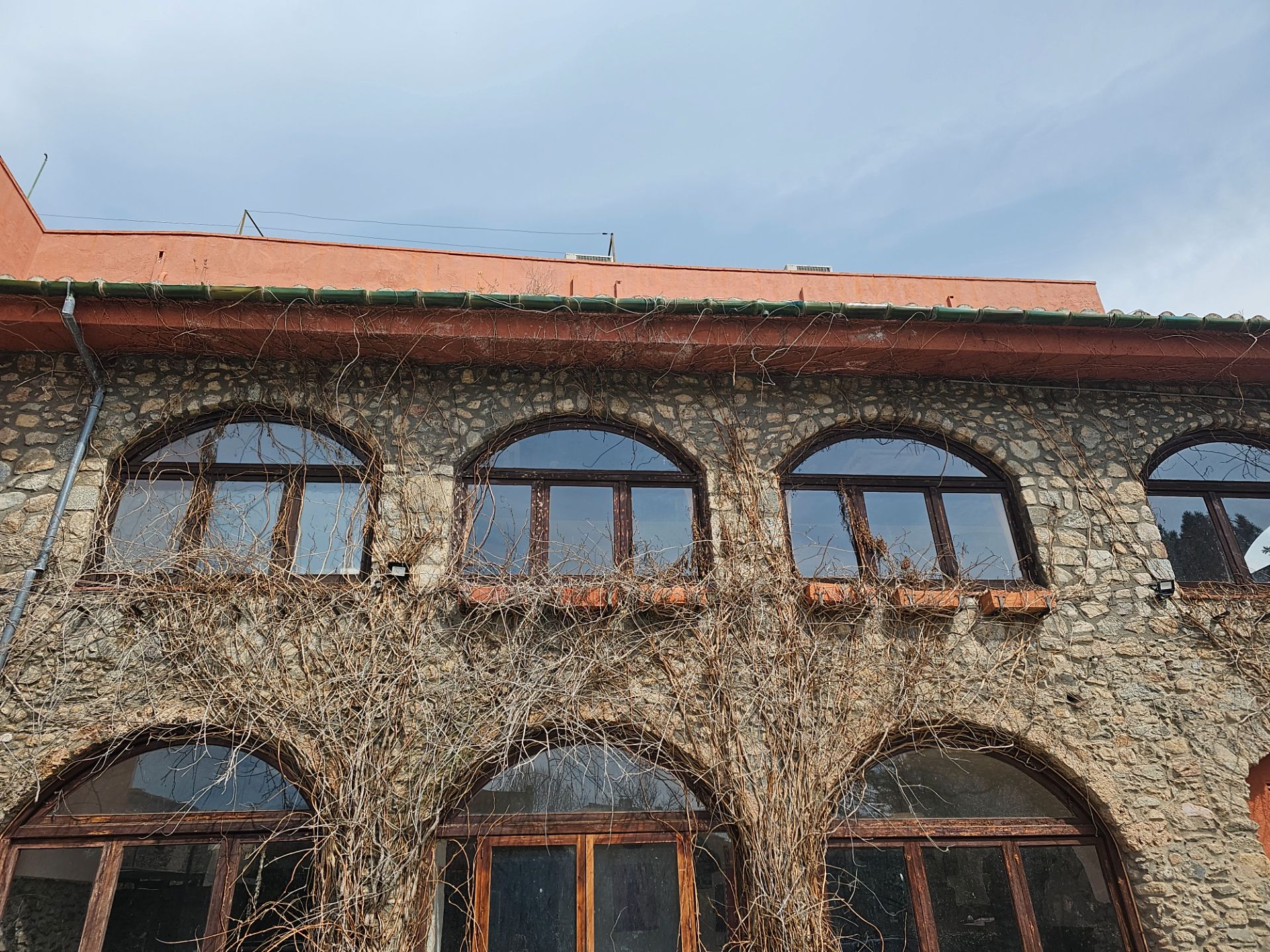 Vista exterior de Edifici en venda en Maçanet de Cabrenys amb Alarma i Piscina comunitària