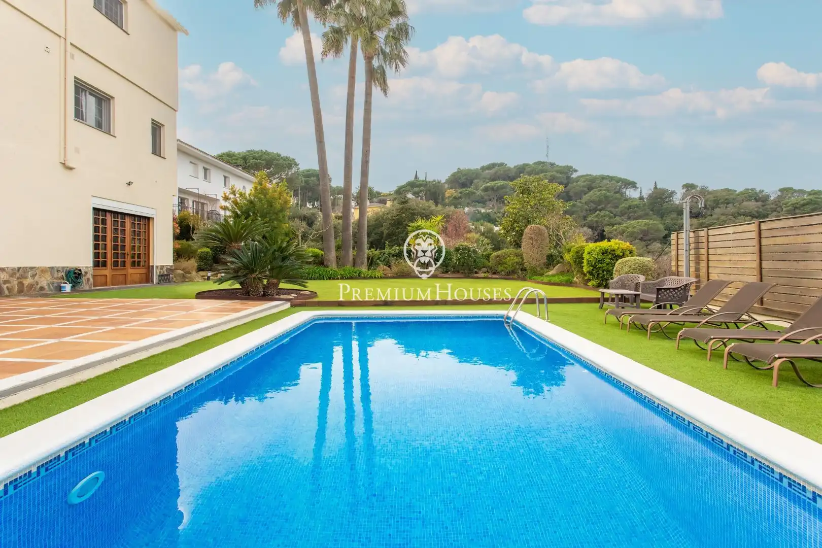 Piscina de Casa o xalet en venda en Mataró amb Calefacció, Jardí privat i Parquet