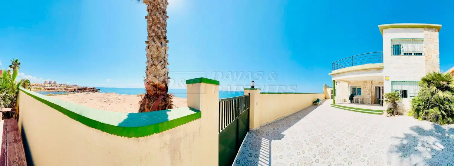House with pool for sale in Playa de los Locos, imagen 5