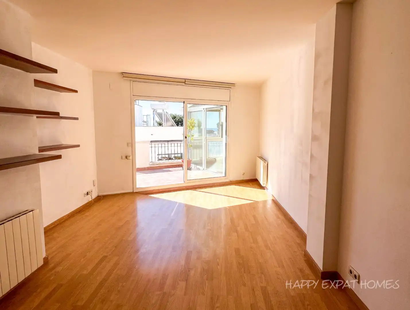 Living room of Flat for sale in Sitges  with Air Conditioner, Heating and Terrace