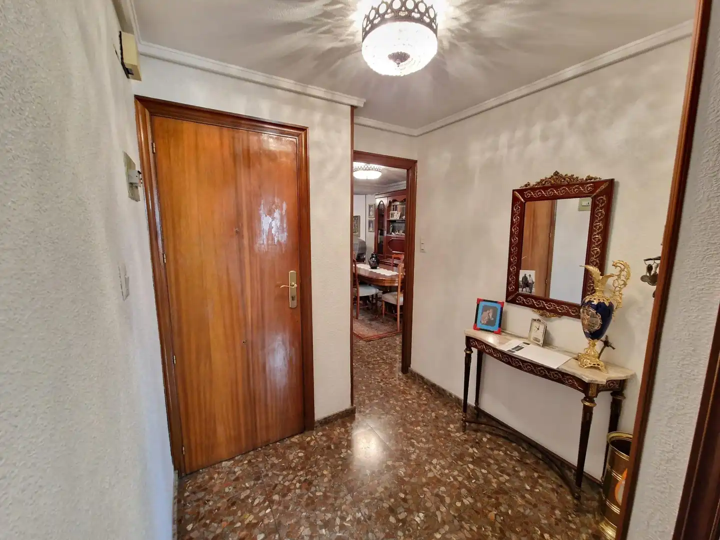Wohnung zum Verkauf in Elche / Elx mit Klimaanlage, Terrasse und Möbliert