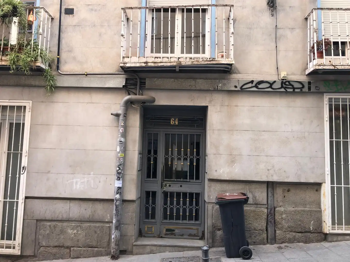 Vista exterior de Apartamento en venta en Madrid con Calefacción y Amueblado