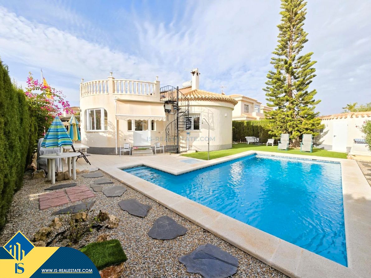 Swimming pool of House or chalet for sale in Orihuela  with Air Conditioner, Heating and Private garden