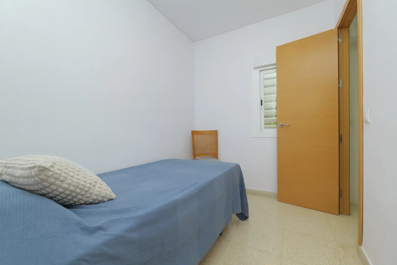 Habitación de Apartamento en venta en Torremolinos con Aire acondicionado, Terraza y Amueblado