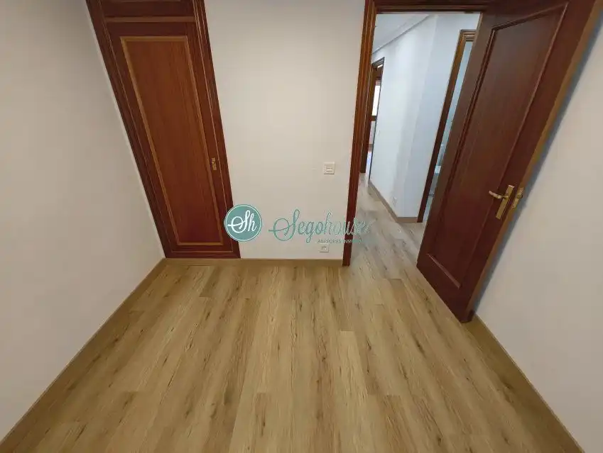 Pis de lloguer en Segovia amb Calefacció, Terrassa i Balcó