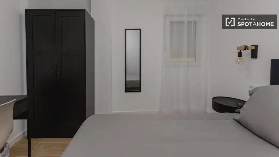 Bedroom of Flat for rent in Valencia  with Air Conditioner, Heating and Furnished