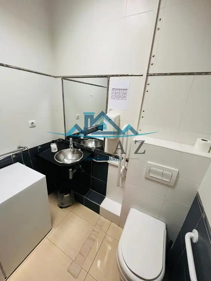 Baño de Local de alquiler en Talavera de la Reina con Aire acondicionado y Amueblado