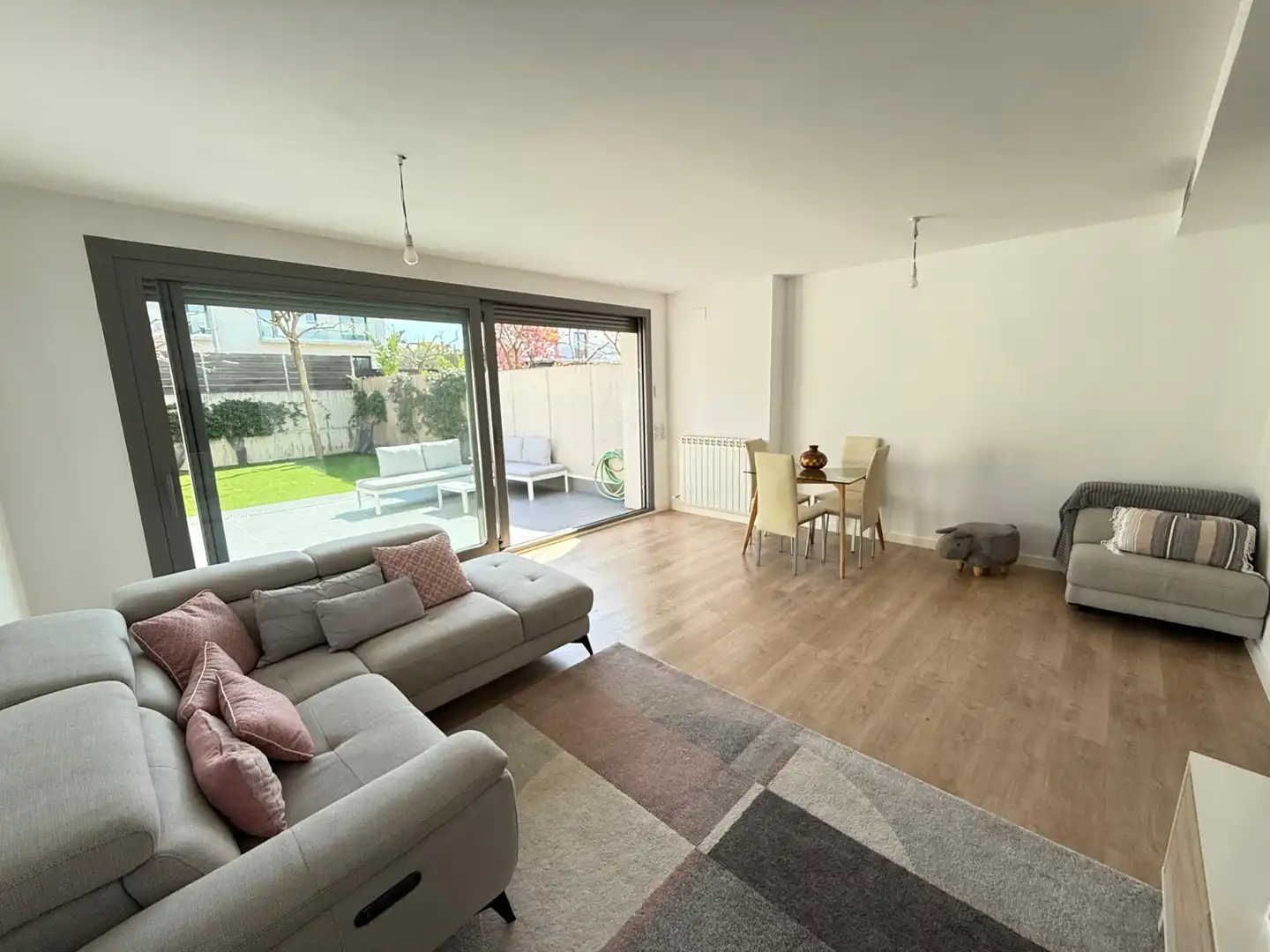 Sala d'estar de Casa o xalet en venda en Sitges amb Aire condicionat, Calefacció i Jardí privat