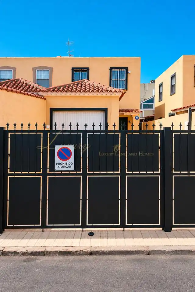 Exterior view of Houses for sale in Las Rosas