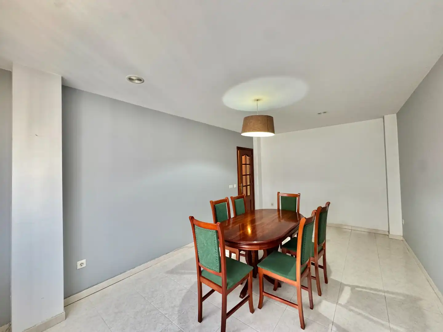 Comedor de Piso en venta en Arteixo con Parquet, Amueblado y Horno