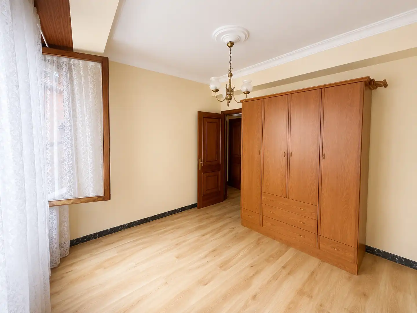 Dormitori de Casa adosada en venda en Cariño amb Moblat, Forn i Rentadora