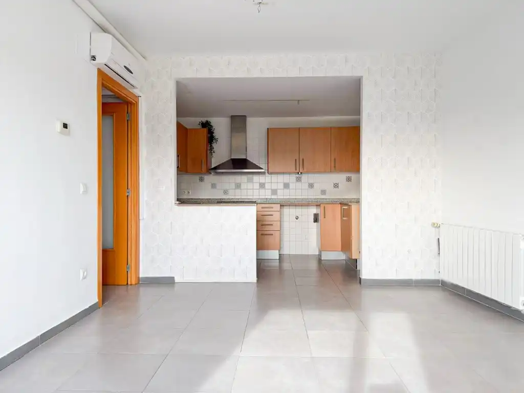 Cuina de Dúplex en venda en Figueres amb Aire condicionat i Moblat