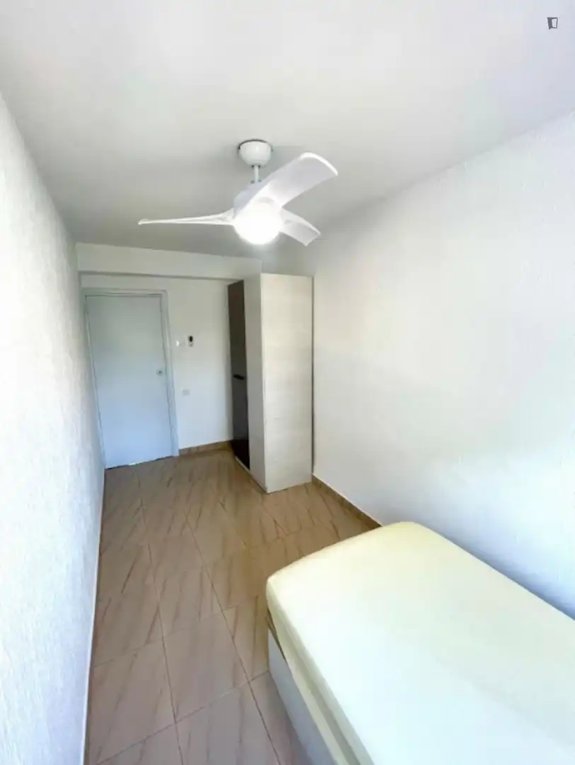 Dormitori de Apartament per a compartir en  Murcia Capital amb Moblat i Forn