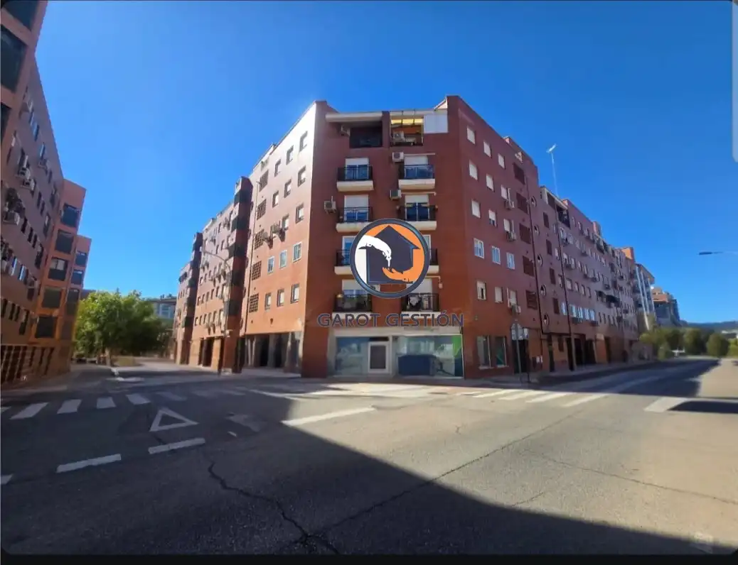 Vista exterior de Local en venda en Alcorcón amb Aire condicionat, Calefacció i Parquet