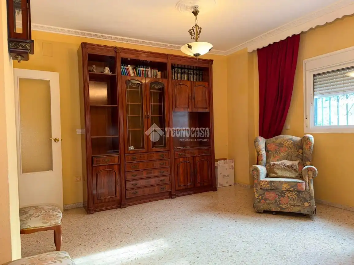 Sala de estar de Casa adosada en venta en Sevilla con Aire acondicionado y Alarma