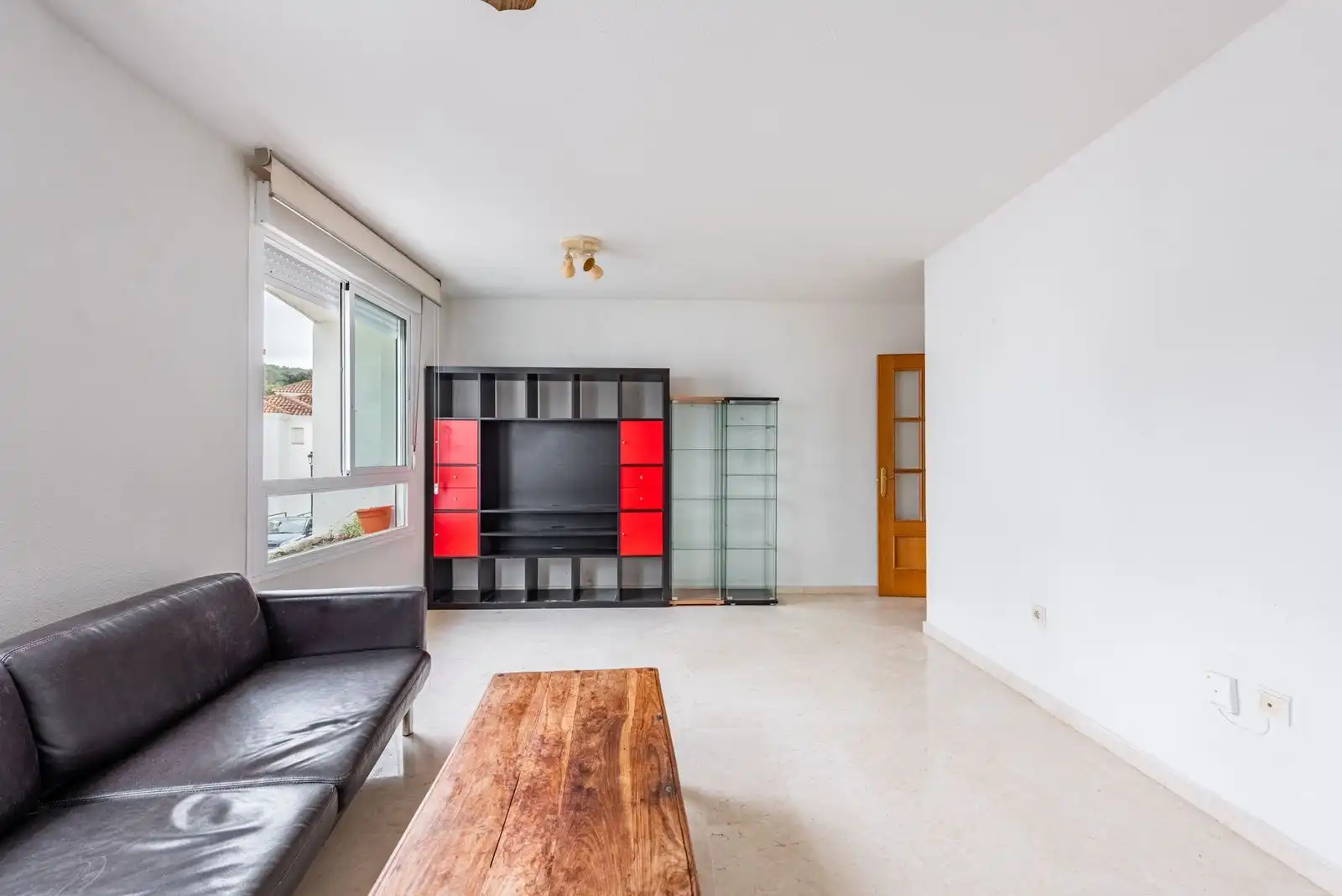 Living room of Flat for sale in Benahavís  with Air Conditioner, Private garden and Furnished