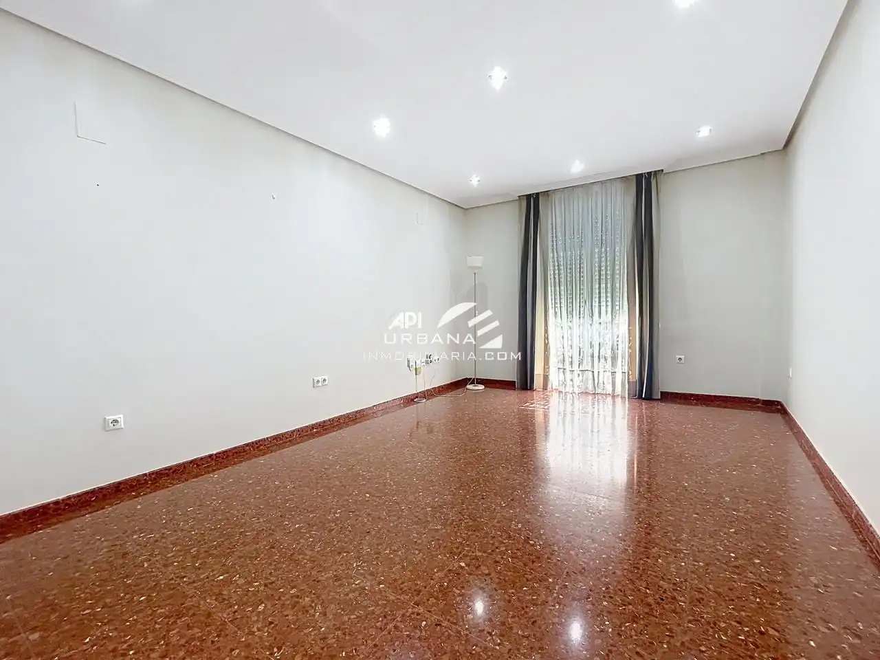 Sala d'estar de Planta baixa en venda en Lucena amb Aire condicionat