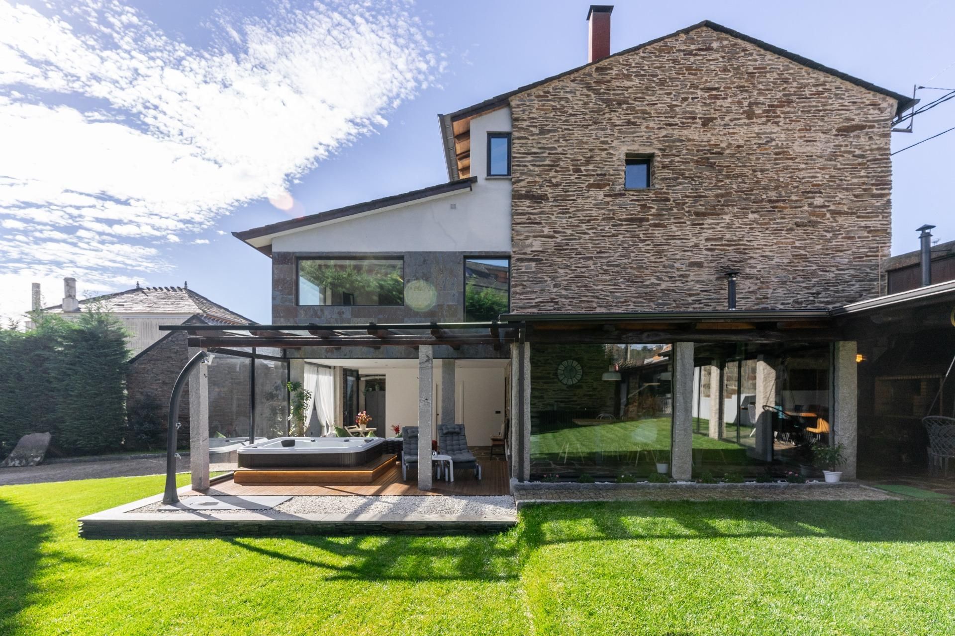 Exterior view of House or chalet for sale in Lugo Capital  with Heating, Private garden and Jacuzzi