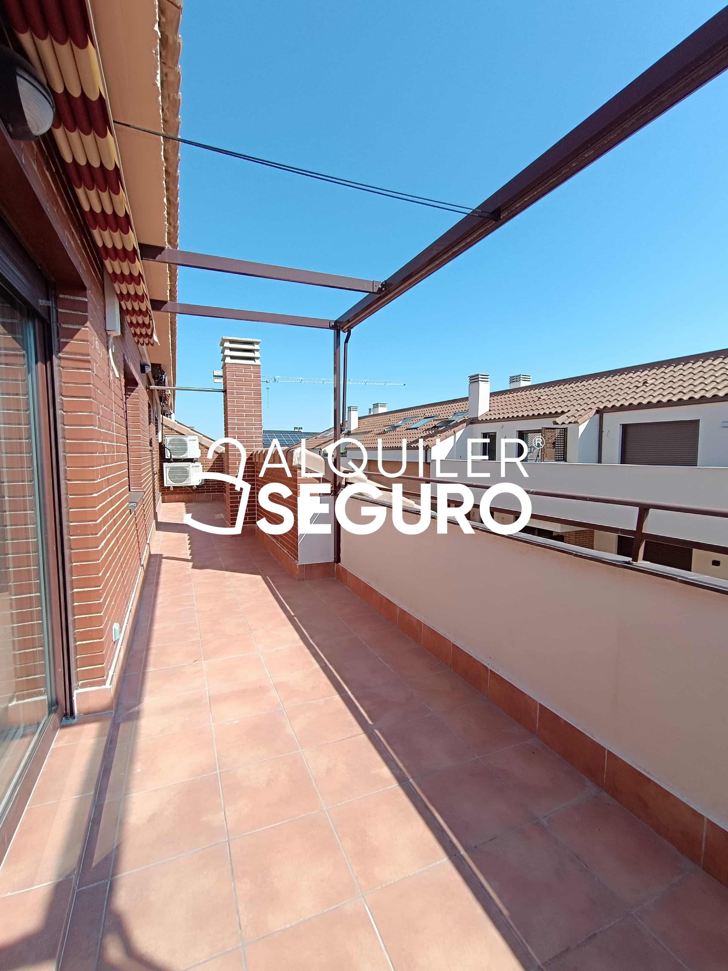 Terrasse von Dachboden miete in Torrejón de la Calzada mit Klimaanlage und Heizung
