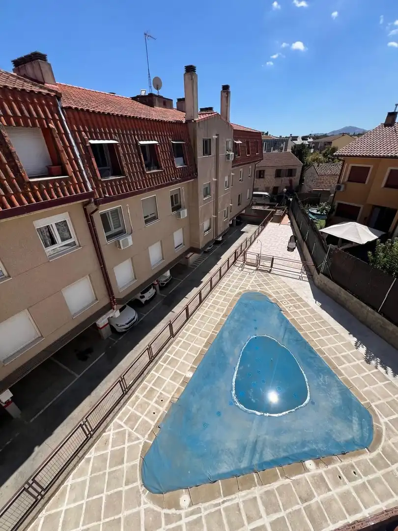 Piscina de Pis en venda en Navalafuente amb Calefacció i Piscina comunitària
