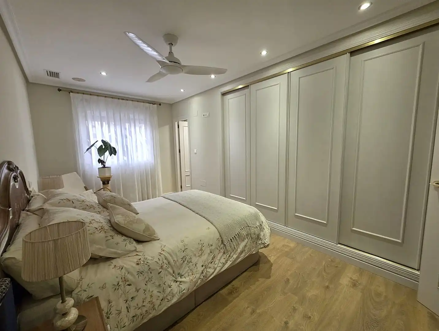 Habitación de Ático en venta en Elche / Elx con Aire acondicionado, Terraza y Trastero