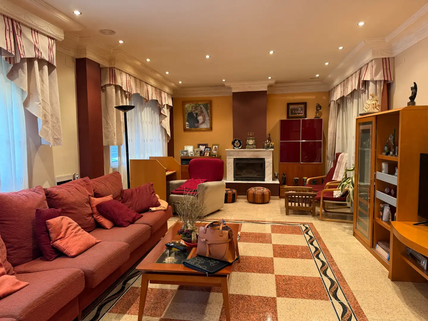 Sala de estar de Casa o chalet en venta en Carrión de los Condes con Aire acondicionado, Calefacción y Jardín privado