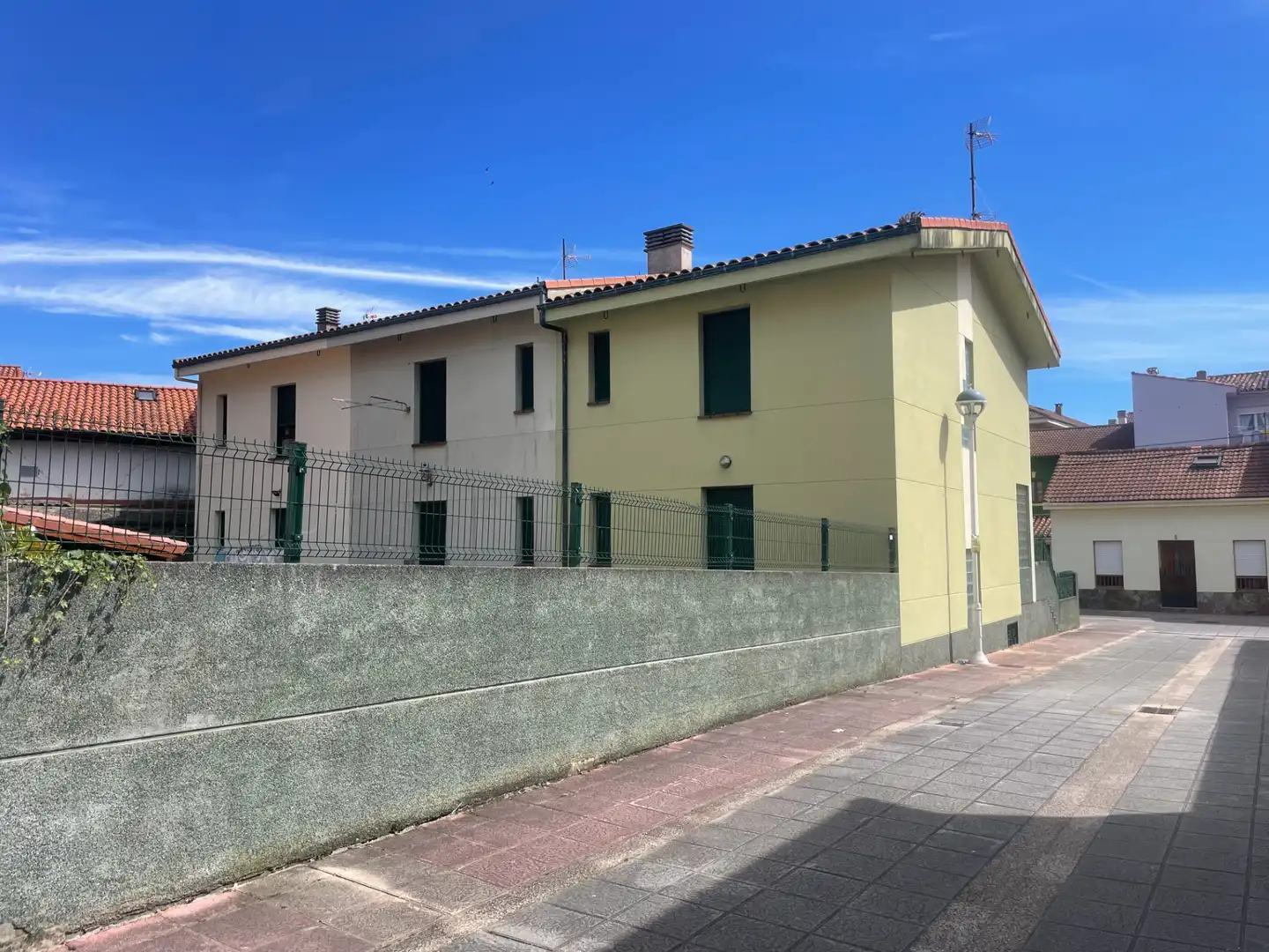 Vista exterior de Casa o chalet en venta en Soto del Barco con Calefacción, Jardín privado y Terraza