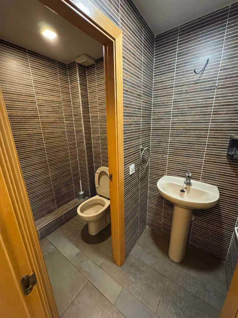 Baño de Local de alquiler en Arganda del Rey con Aire acondicionado y Calefacción