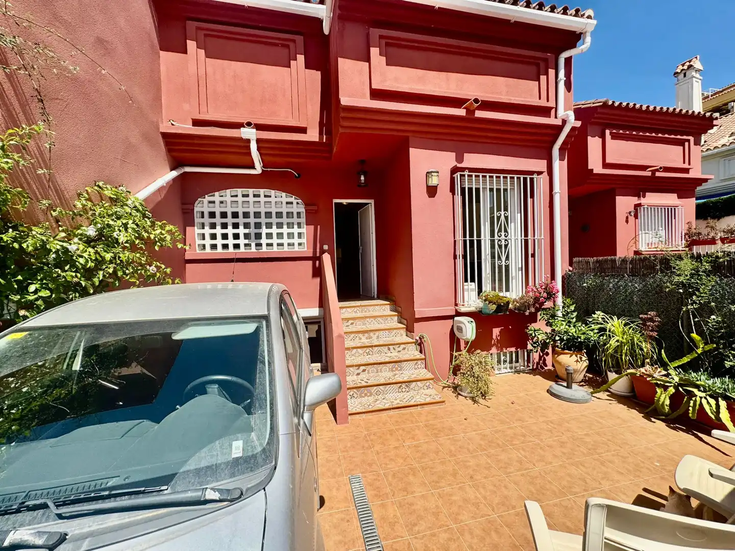 Vista exterior de Casa adosada en venda en Fuengirola amb Aire condicionat, Terrassa i Traster