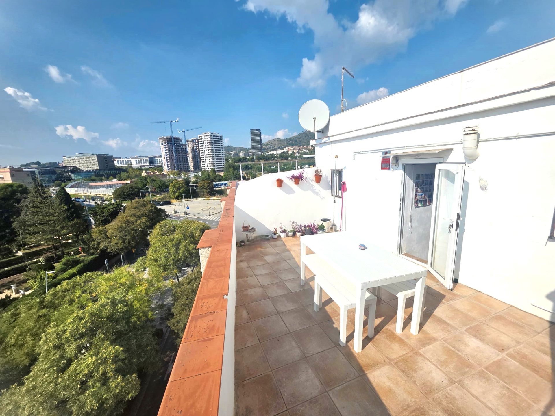 Exterior view of Attic for sale in L'Hospitalet de Llobregat  with Air Conditioner, Heating and Terrace