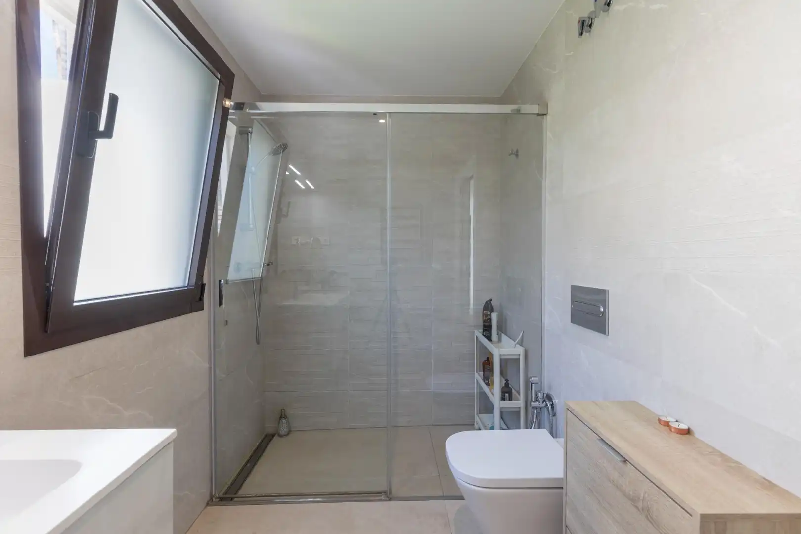 Bany de Casa o xalet en venda en Salobreña amb Aire condicionat, Jardí privat i Piscina
