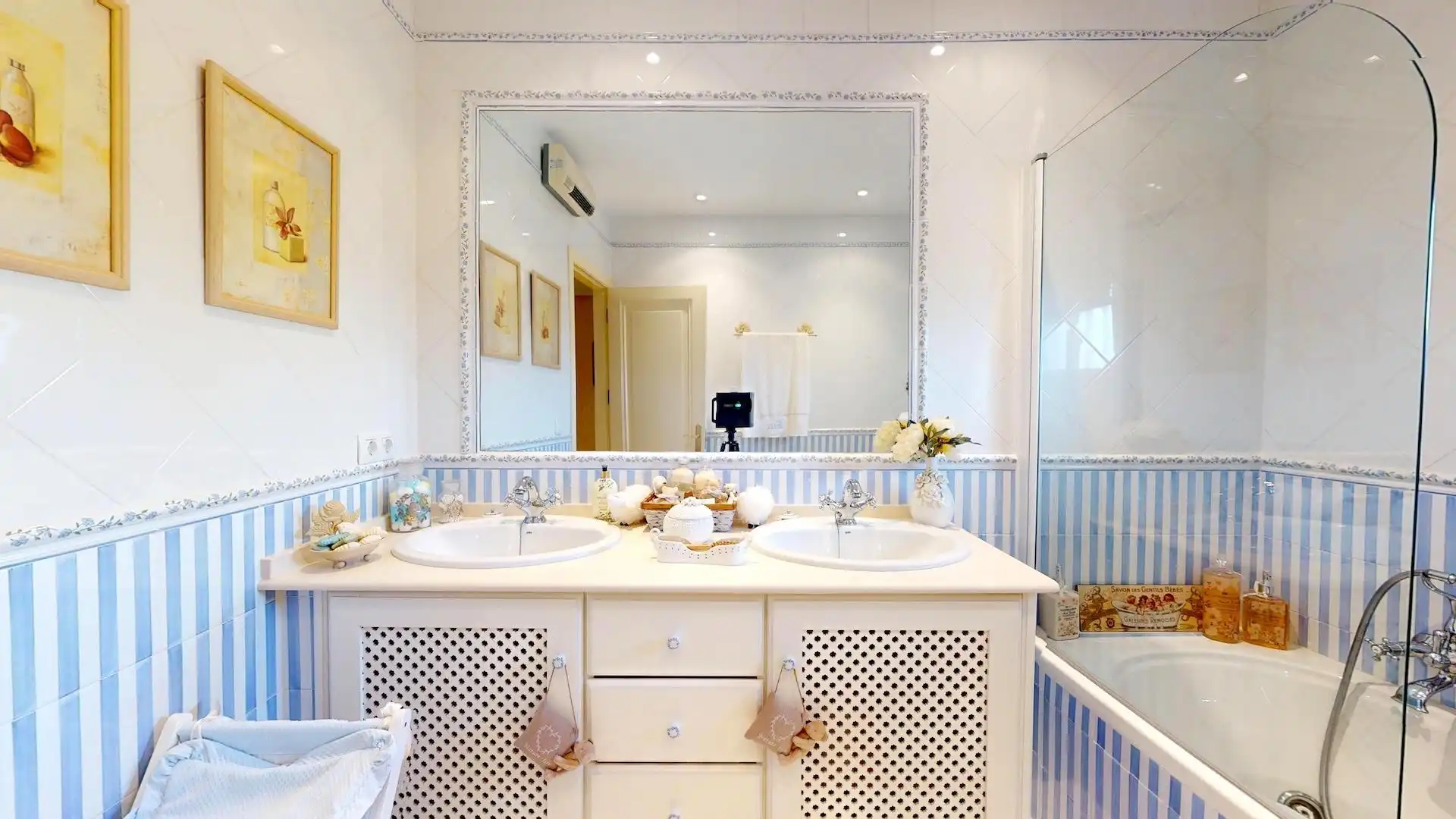 Bathroom of Houses for sale in Córdoba  with Air Conditioner, Private garden and Terrace