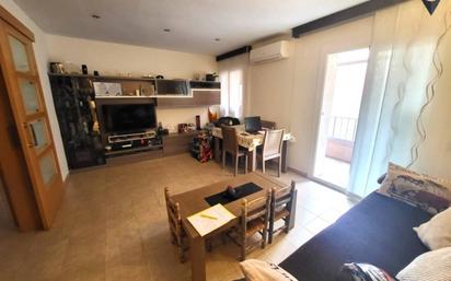 Living room of Flat for sale in Sabadell  with Air Conditioner, Heating and Balcony