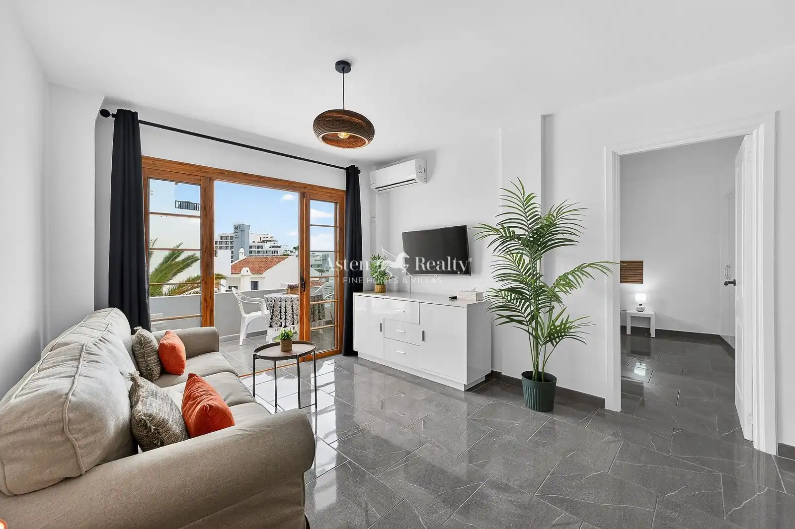 Sala d'estar de Apartament en venda en Adeje amb Aire condicionat, Terrassa i Piscina