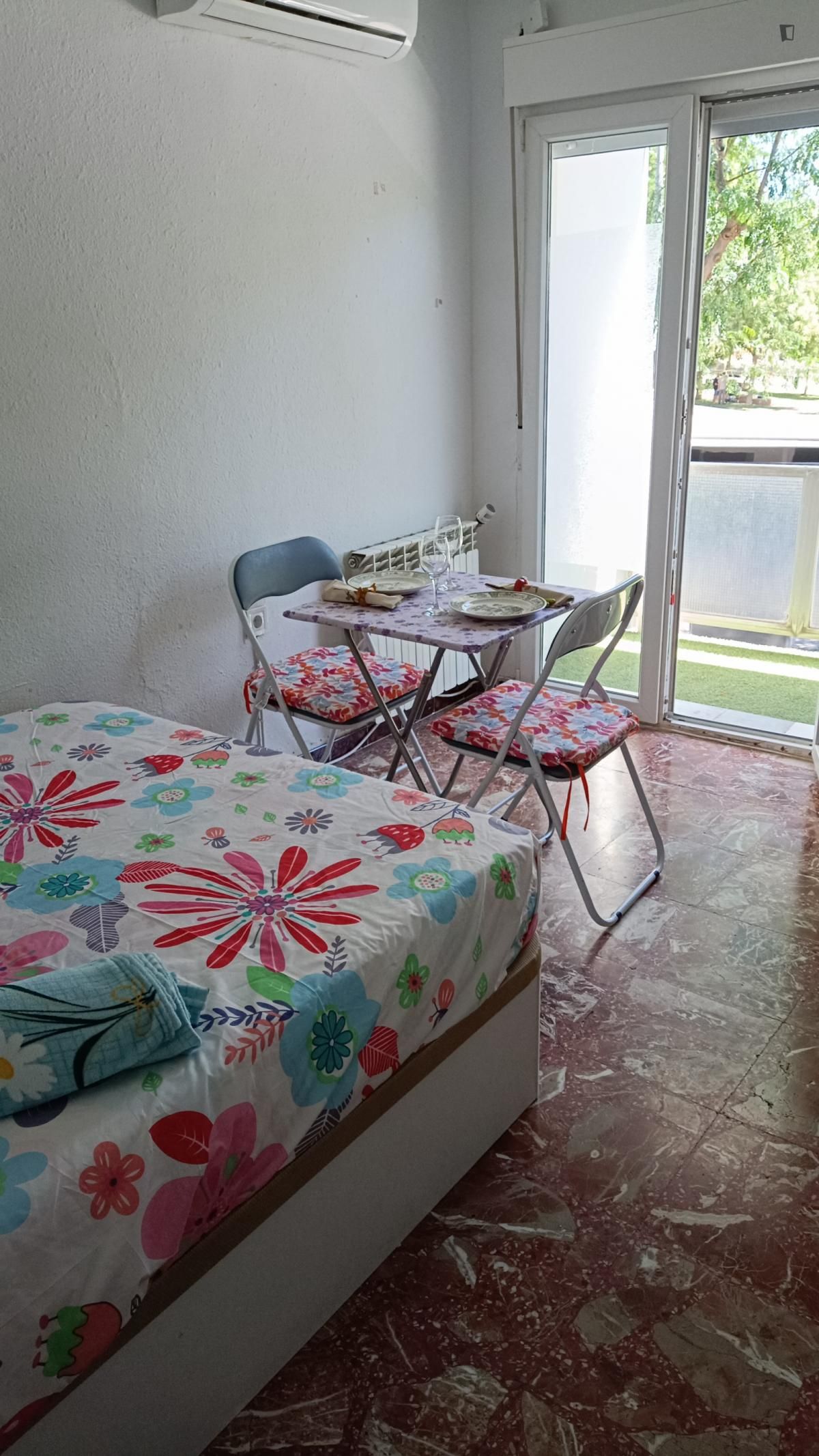 Apartment to share in Portazgo