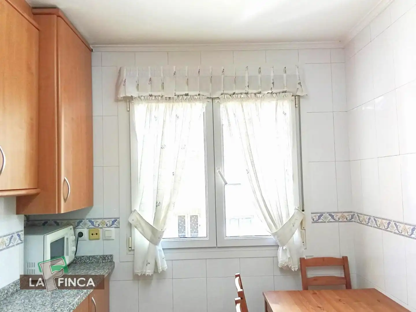 Cocina de Apartamento en venta en Gijón  con Calefacción, Parquet y Trastero