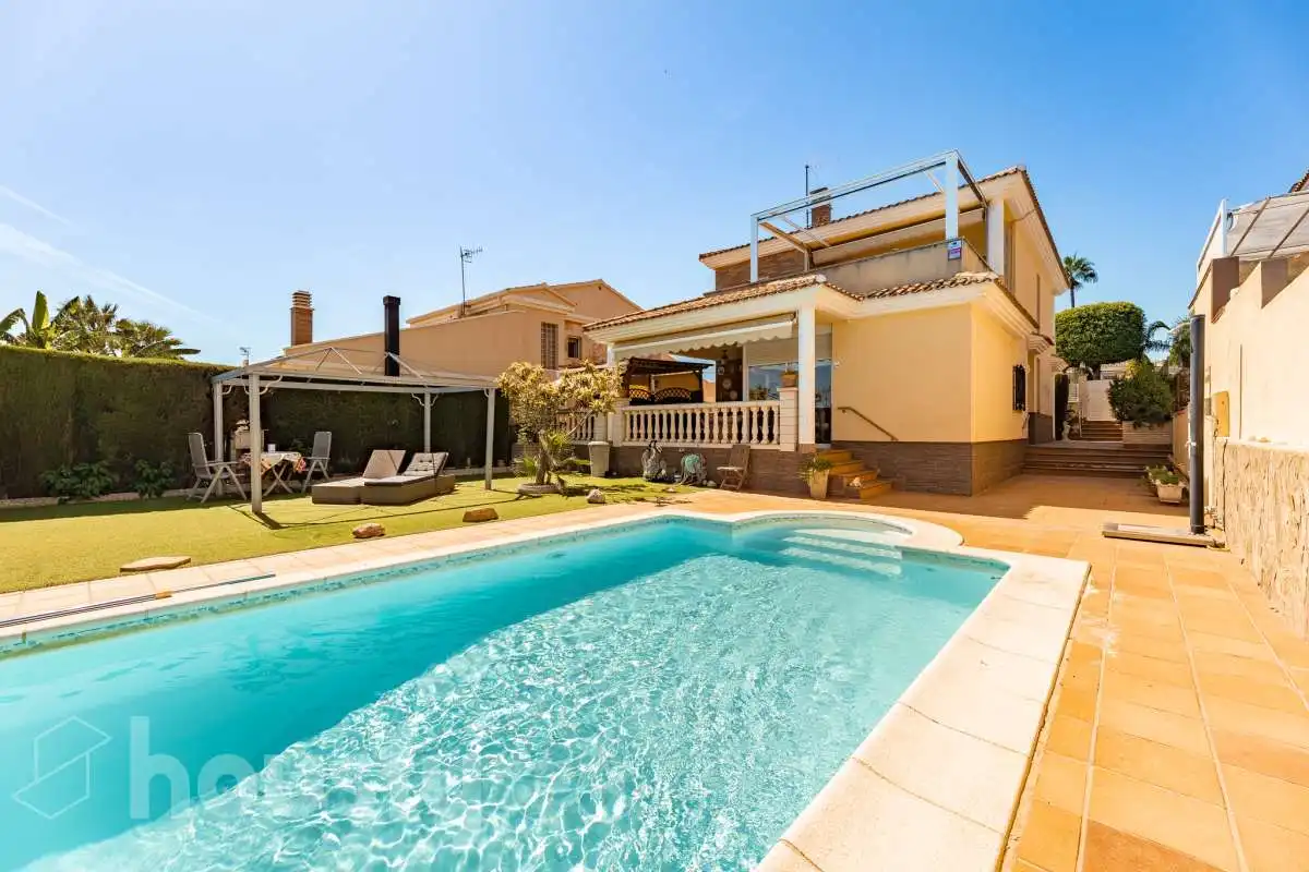 Vista exterior de Casa o chalet en venta en Calafell con Aire acondicionado, Calefacción y Jardín privado