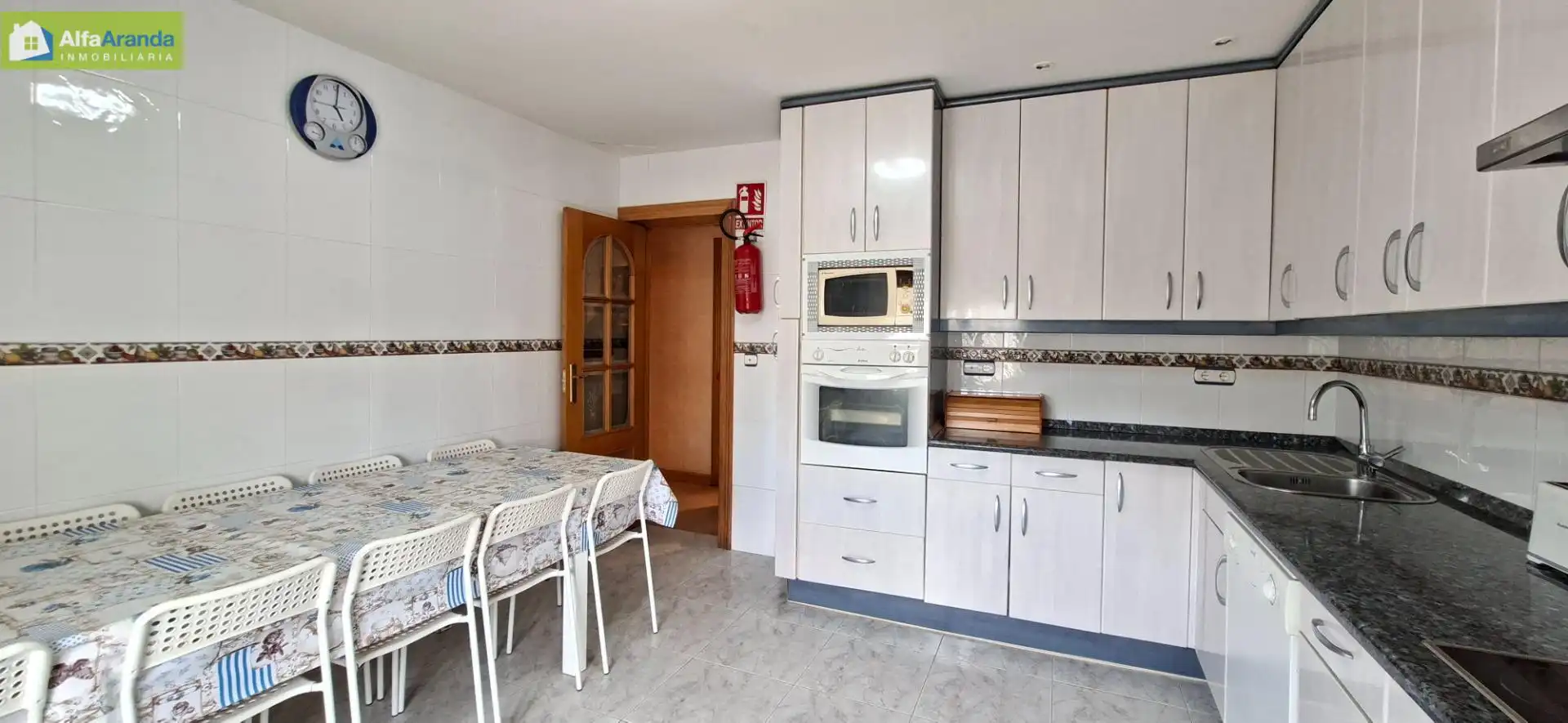 Cuina de Casa o xalet en venda en Anguix amb Calefacció, Terrassa i Traster