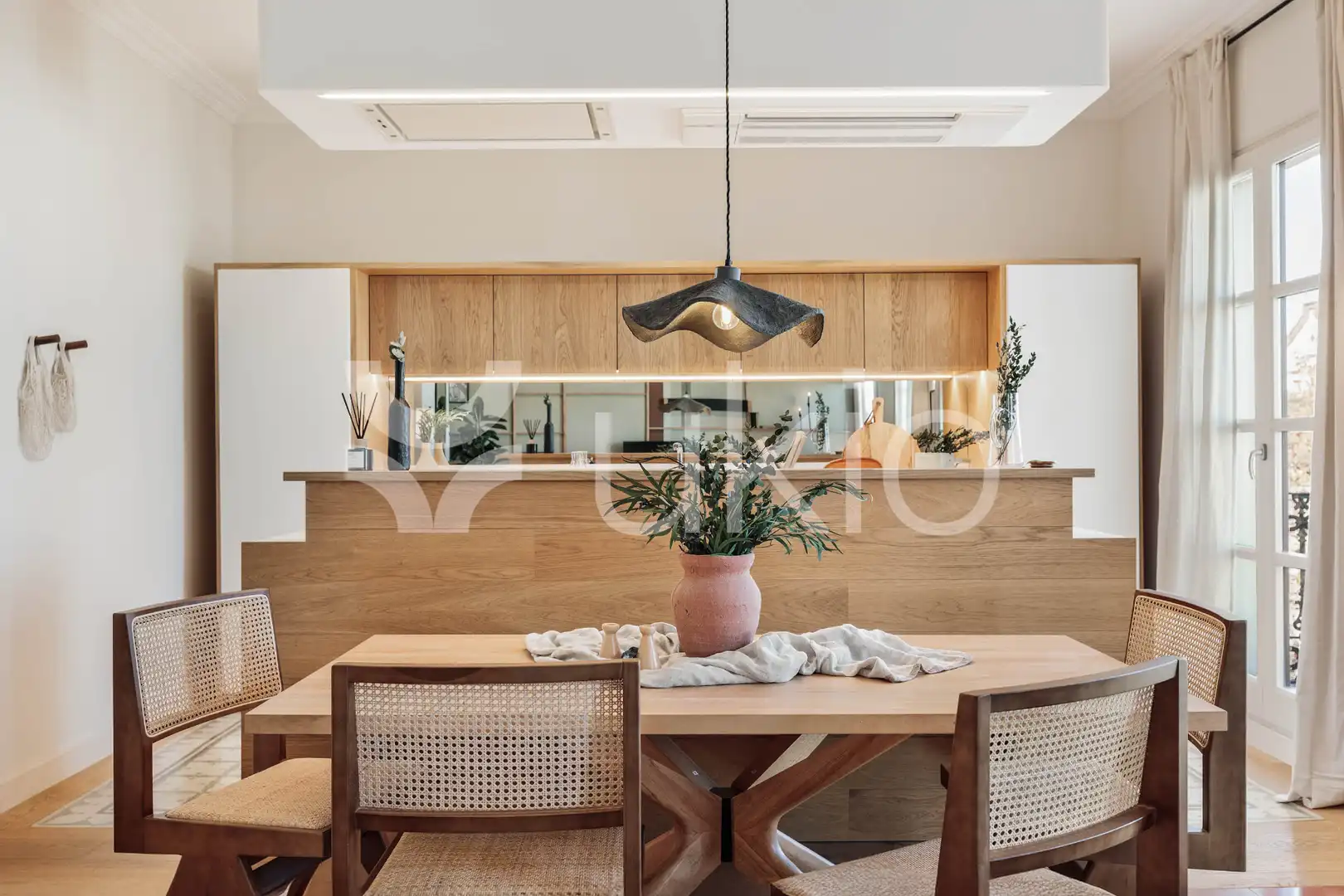 Comedor de Apartamento de alquiler en Barcelona con Aire acondicionado, Calefacción y Amueblado