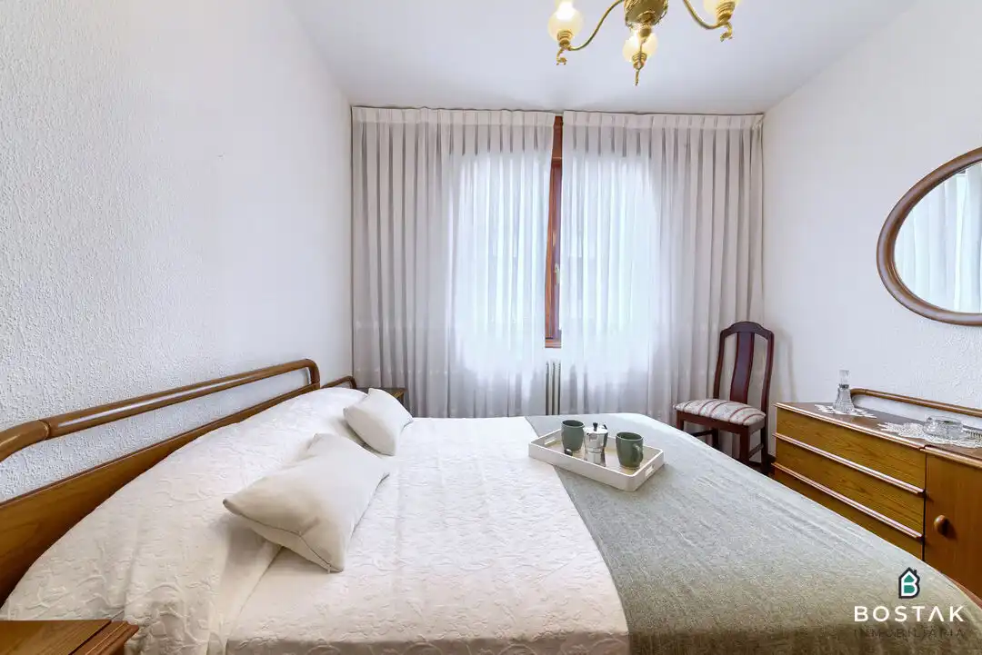 Bedroom of Flat for sale in Bilbao   with Heating, Furnished and Balcony