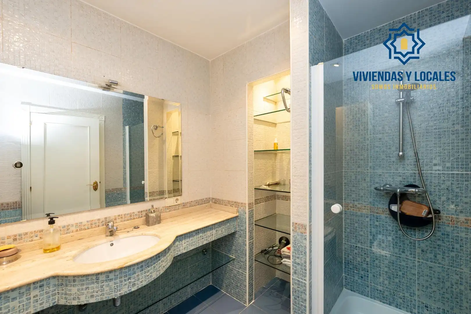 Baño de Casa adosada en venta en Granada con Aire acondicionado, Calefacción y Jardín privado