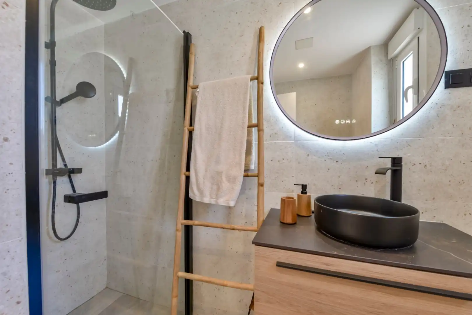 Badezimmer von Wohnungen zum Verkauf in Moraira