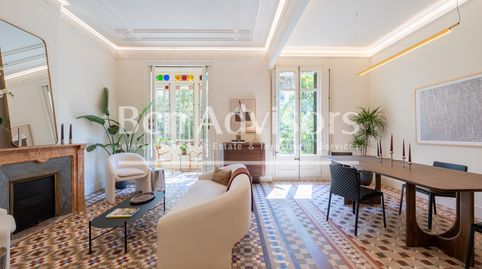 Exclusiva vivienda en finca regia con elementos originales en el Quadrat d'Or